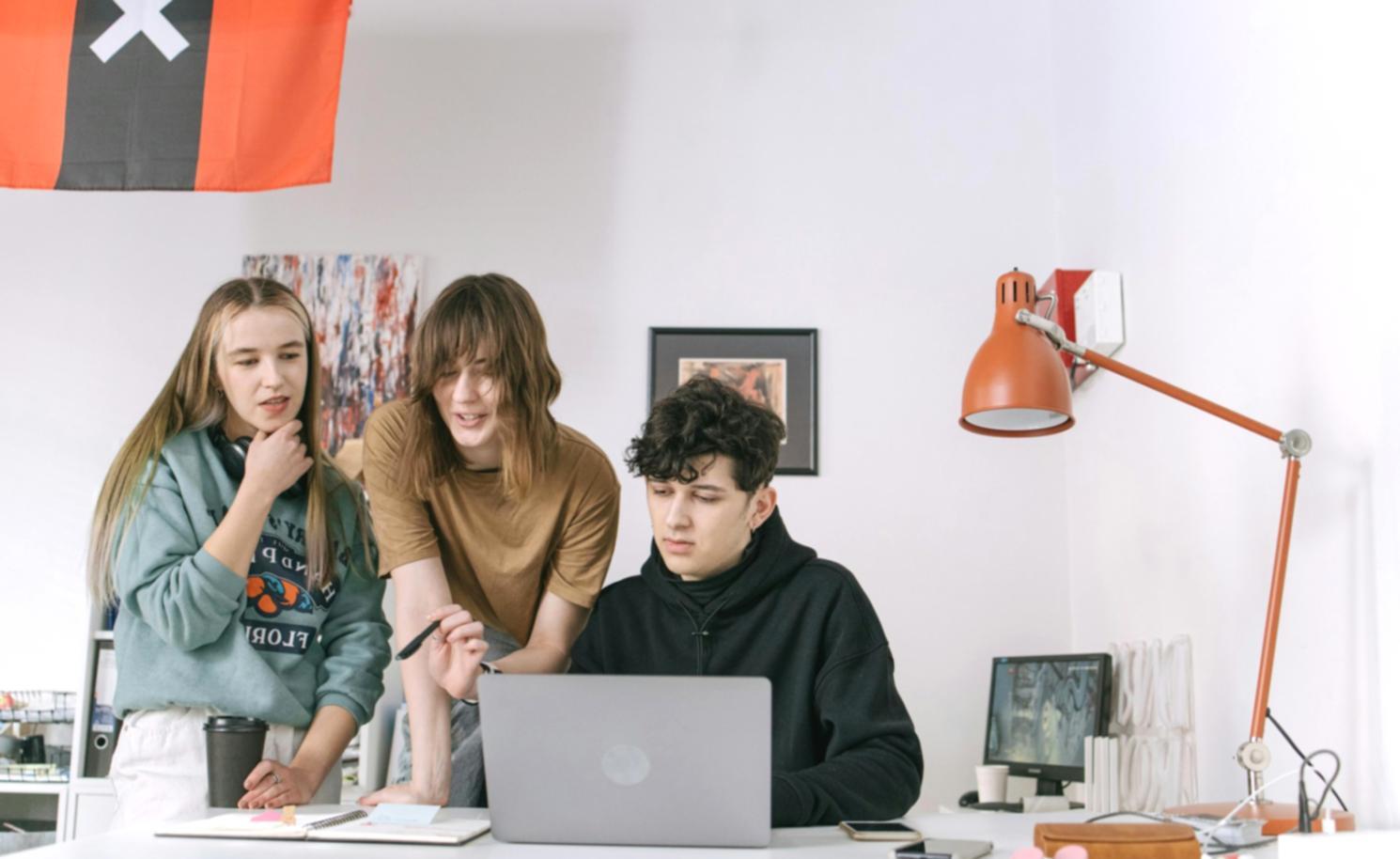 Beratungssituation mit Fokus auf individuelle Lösungen